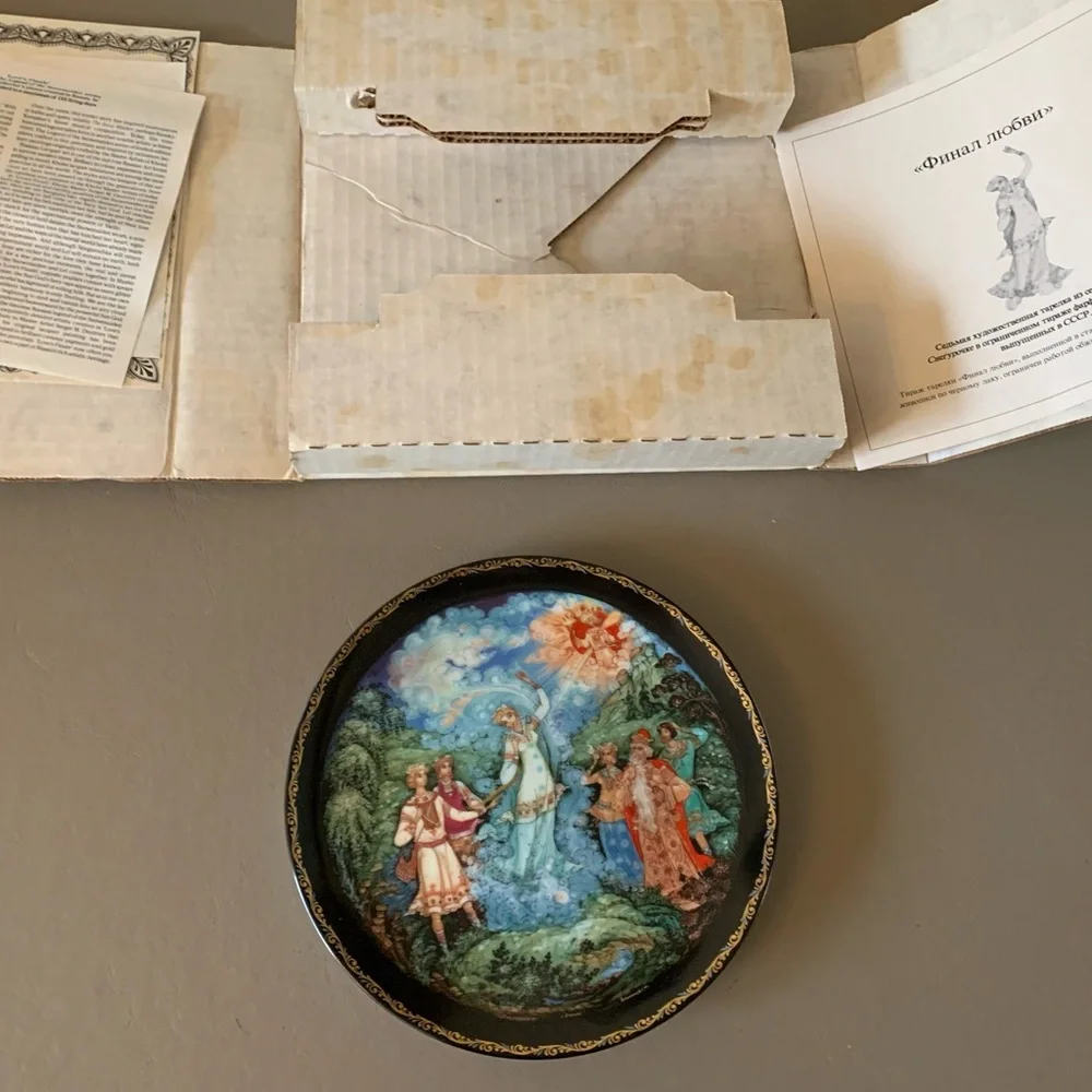 Love's Finale - Snowmaiden Russian Porcelain Plate(1990) Kholuy Art Studios. - Picture 5 of 13